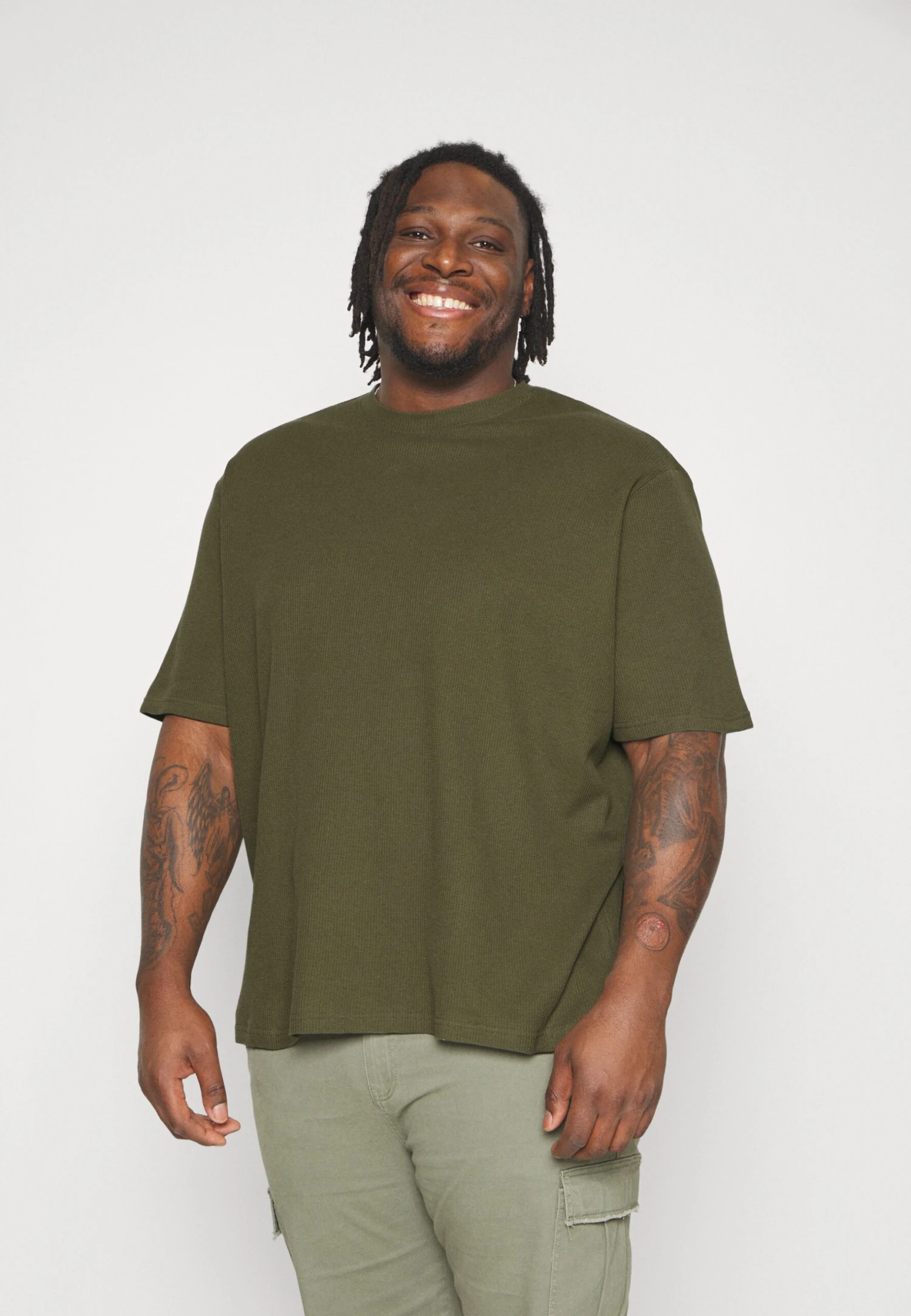 YOURTURN Unisex - Basic T-Shirt -Light Green/ Off-White 4 YOURTURN Unisex - Basic T-Shirt -Light Green/ Off-White - Image 2