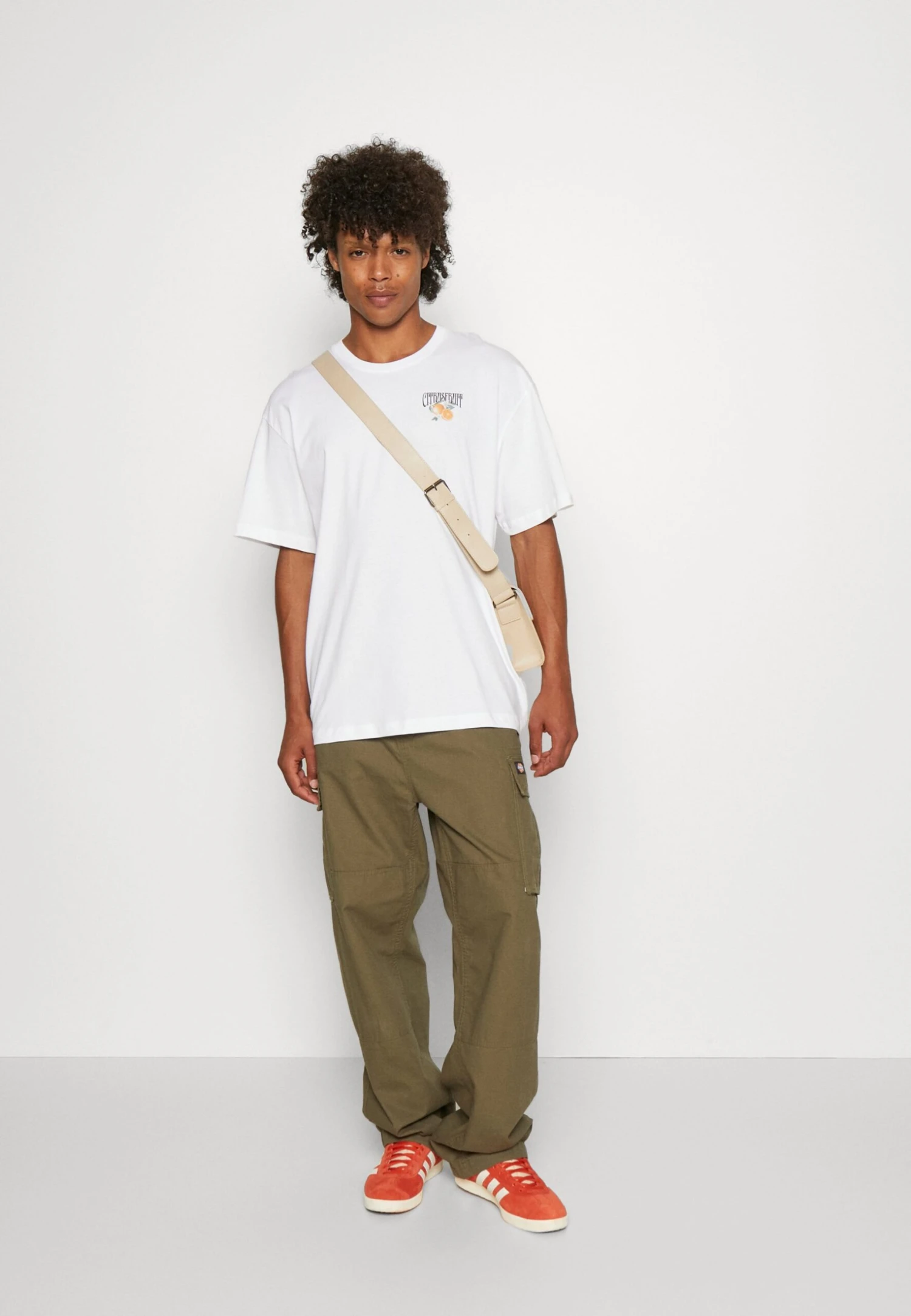 YOURTURN Orange Fruit Graphic Tee- Print T-Shirt - White 4 YOURTURN Orange Fruit Graphic Tee- Print T-Shirt - White - Image 2