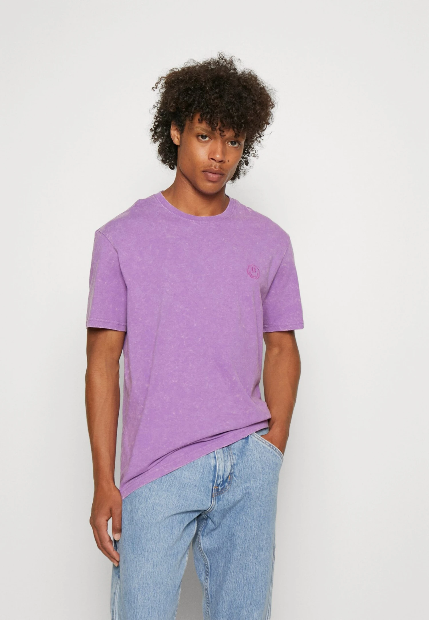 YOURTURN Yt-0722-1002Smiley Wash Tee / 404 - Purple - Basic T-Shirt - 404 - Purple 3 YOURTURN Yt-0722-1002Smiley Wash Tee / 404 - Purple - Basic T-Shirt - 404 - Purple