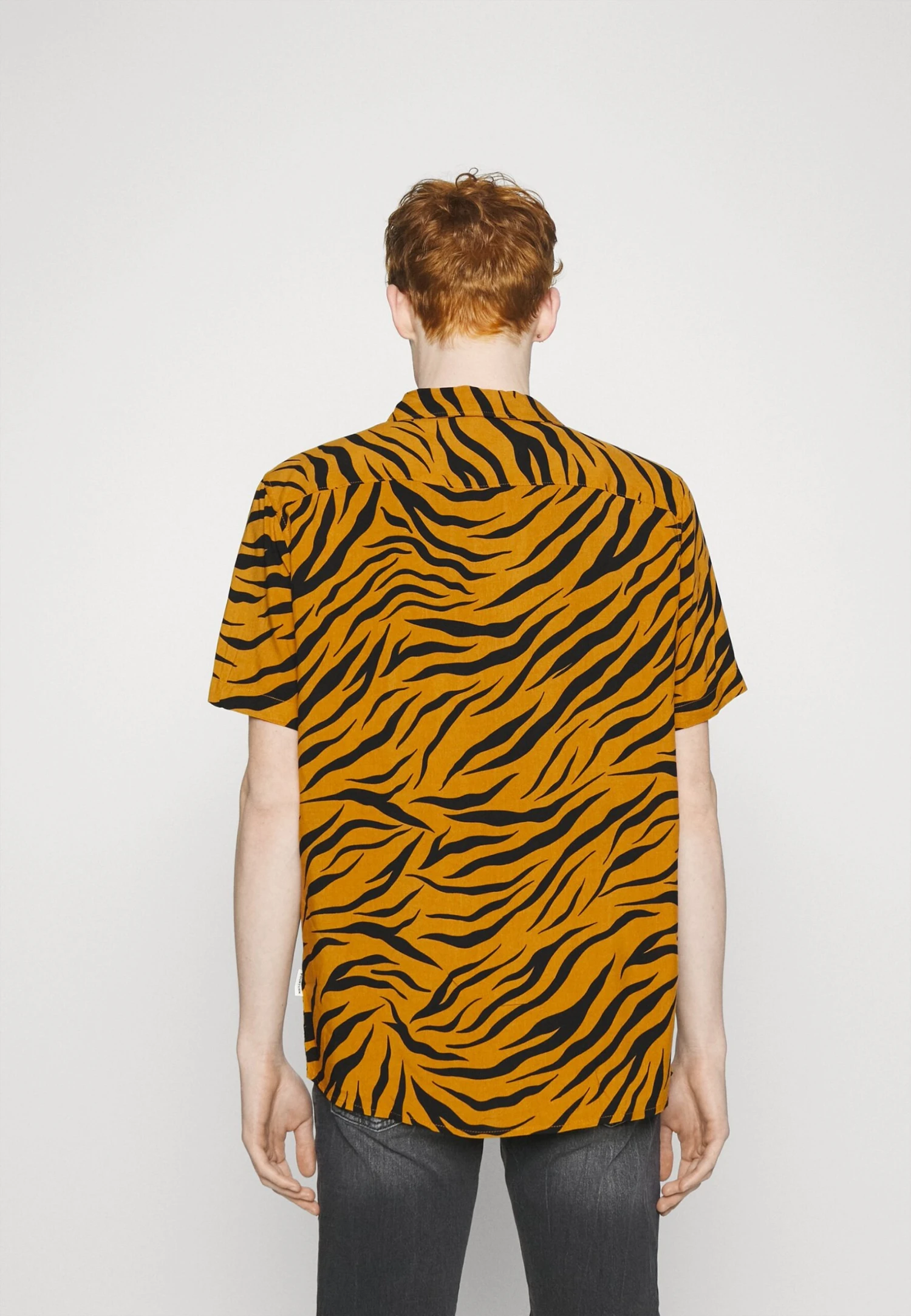 YOURTURN Genderless Resort- Shirt - Black 5 YOURTURN Genderless Resort- Shirt - Black - Image 3