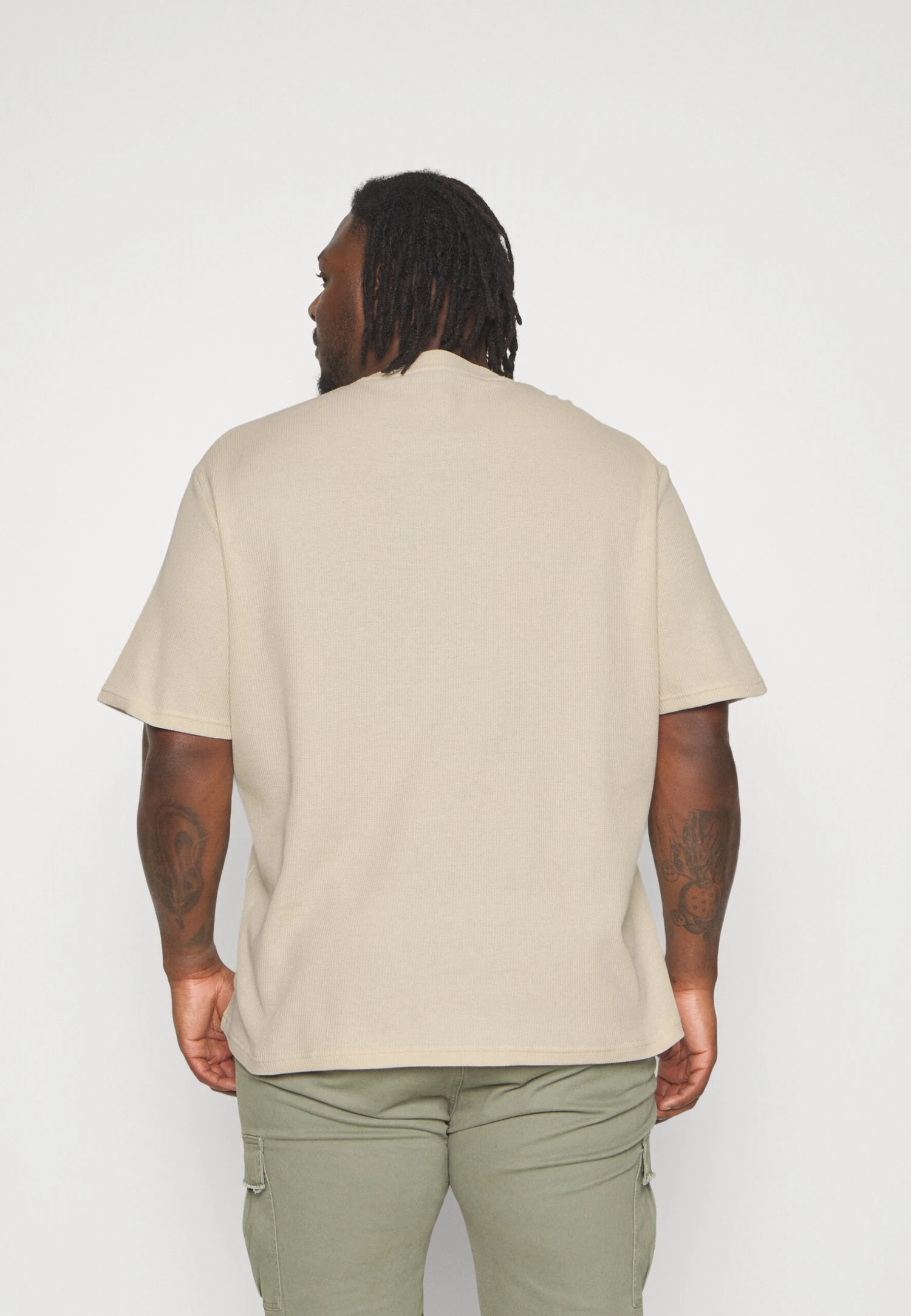 YOURTURN Unisex - Basic T-Shirt -Light Green/ Off-White 5 YOURTURN Unisex - Basic T-Shirt -Light Green/ Off-White - Image 3