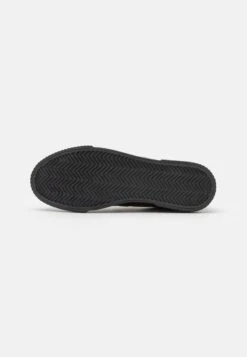 YOURTURN Unisex - Slip-Ons - Black 12 YOURTURN Unisex - Slip-Ons - Black -Yourturn 30fff8c93e114c0da299c888830f95e7