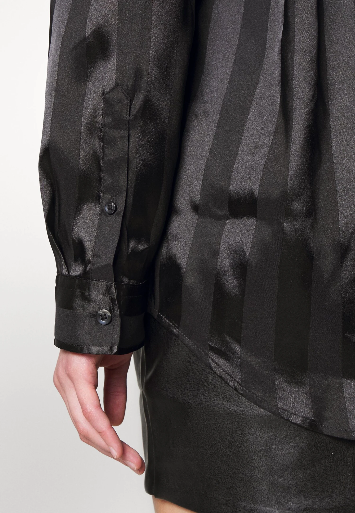 YOURTURN Festive Unisex - Shirt - Black 8 YOURTURN Festive Unisex - Shirt - Black - Image 6