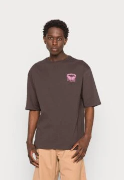 YOURTURN Nostalgia Future Tee Unisex - Print T-Shirt - Brown 9 YOURTURN Nostalgia Future Tee Unisex - Print T-Shirt - Brown -Yourturn 36f7e96f8ea14564abd417ba45e7ff27