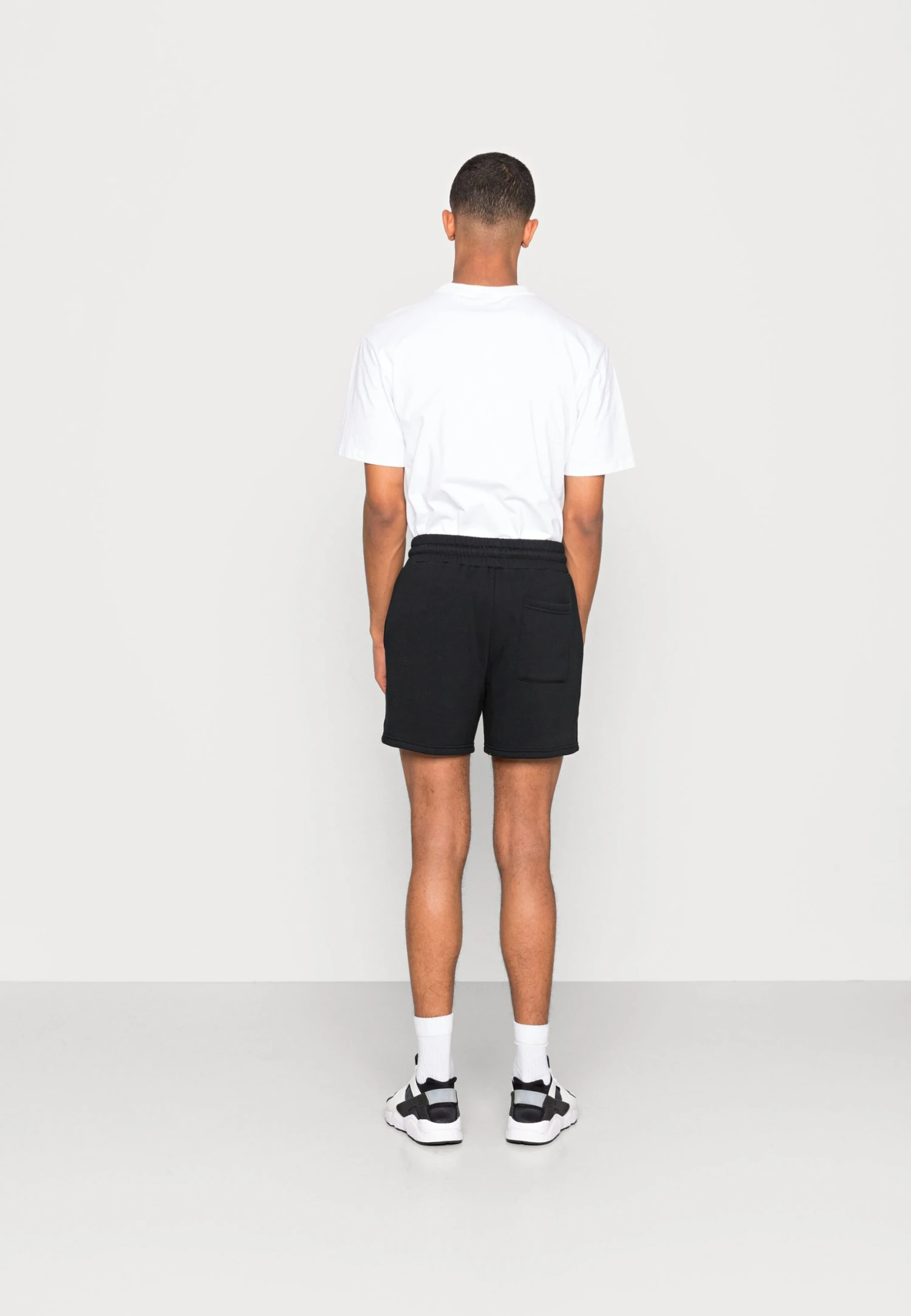 YOURTURN Basic Unisex - Shorts - Black 5 YOURTURN Basic Unisex - Shorts - Black - Image 3