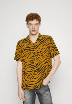 YOURTURN Genderless Resort- Shirt - Black