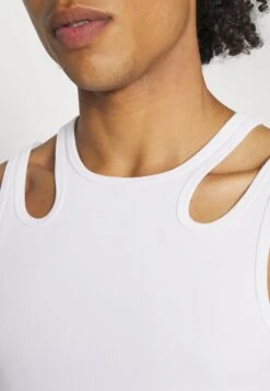 YOURTURN Unisex - Top - White 13 YOURTURN Unisex - Top - White -Yourturn 4481c7c0d47a4d83b26aed8753b9f6ab