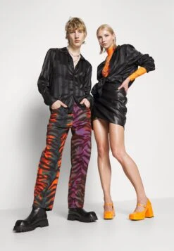 YOURTURN Festive Unisex - Shirt - Black 11 YOURTURN Festive Unisex - Shirt - Black -Yourturn 46aef2ab5be6497c873b85860e84630f