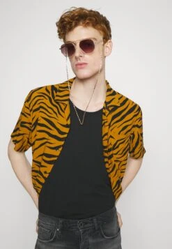 YOURTURN Genderless Resort- Shirt - Black 11 YOURTURN Genderless Resort- Shirt - Black -Yourturn 48acc44811bf43d09c3968035f6f8ac4