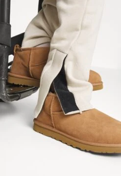 YOURTURN Tracksuit Bottoms - Beige 19 YOURTURN Tracksuit Bottoms - Beige -Yourturn 69c2242cbc97415d9dde6d9d54f6d644