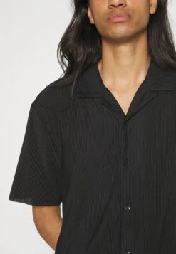 YOURTURN Plisse Shirt Unisex - Shirt - Black 13 YOURTURN Plisse Shirt Unisex - Shirt - Black -Yourturn 71675004d1314dcd89b13267f73850ba