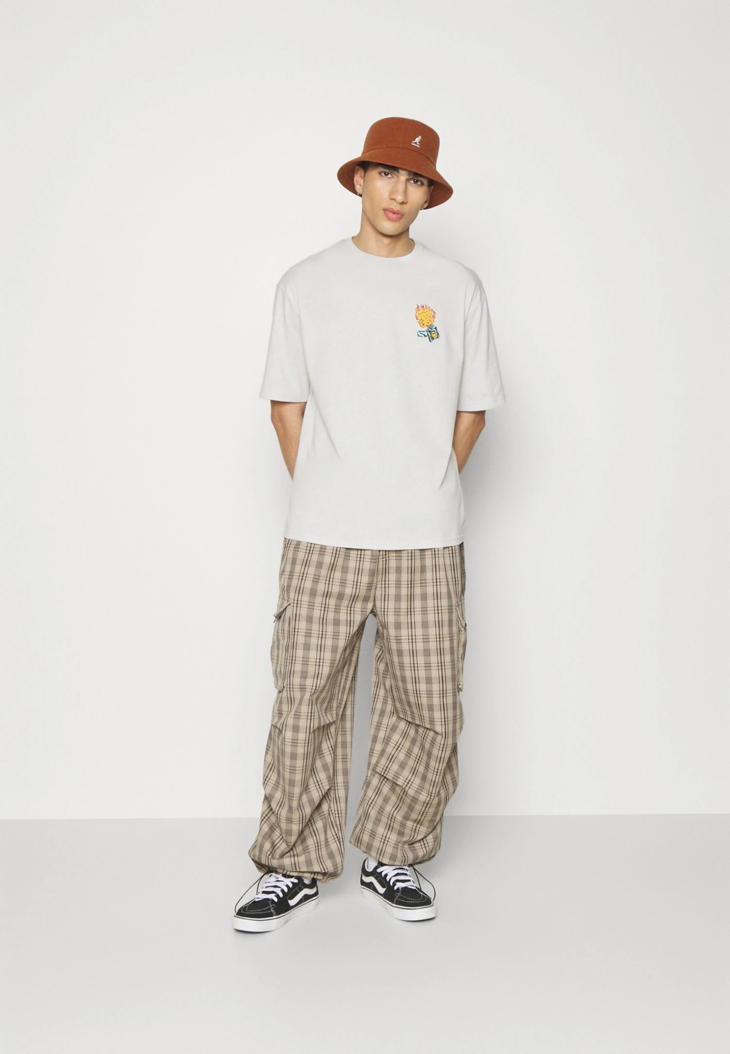 YOURTURN Unisex - Print T-Shirt - Grey 4 YOURTURN Unisex - Print T-Shirt - Grey - Image 2