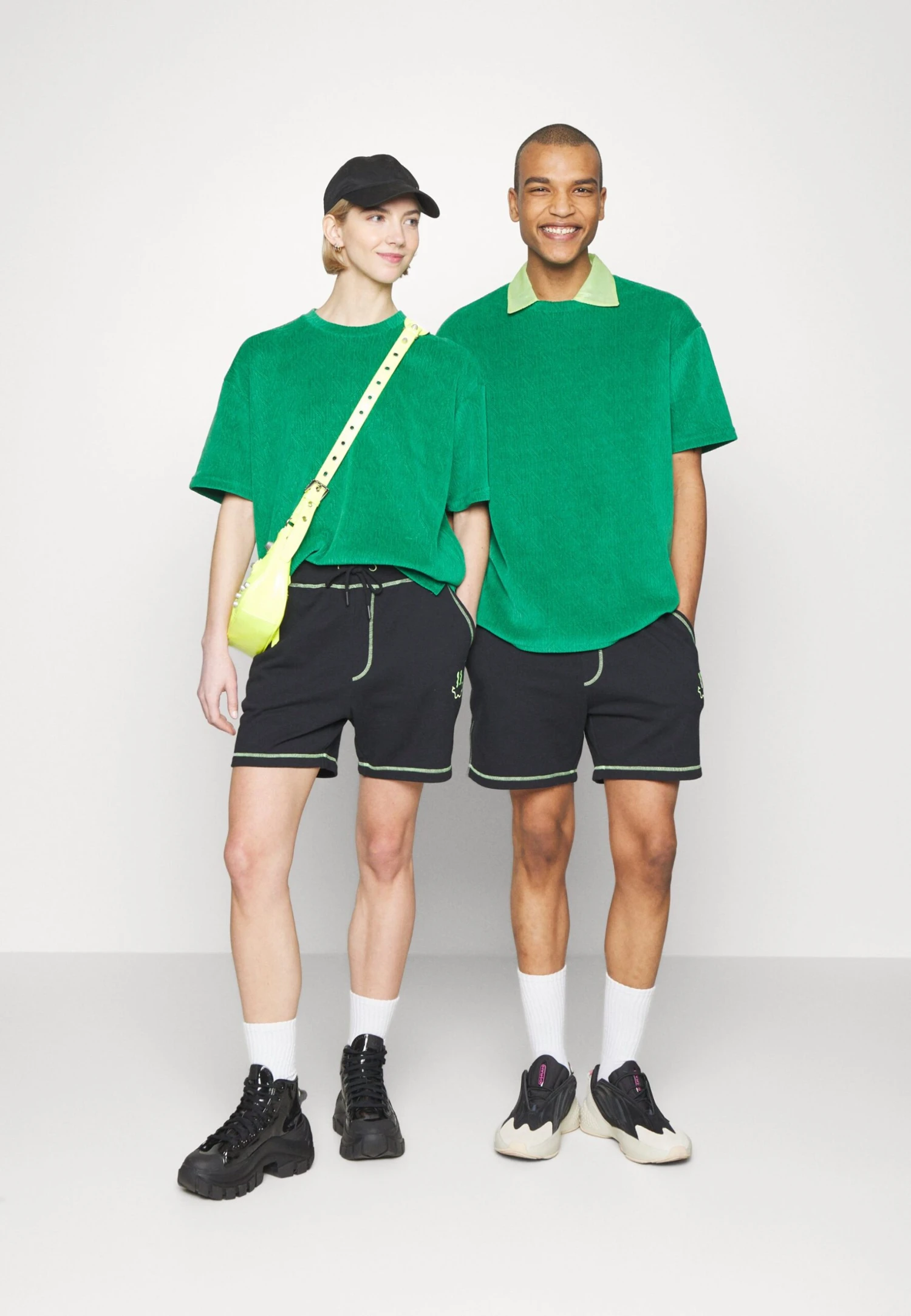 YOURTURN Unisex - Basic T-Shirt - Green 4 YOURTURN Unisex - Basic T-Shirt - Green - Image 2