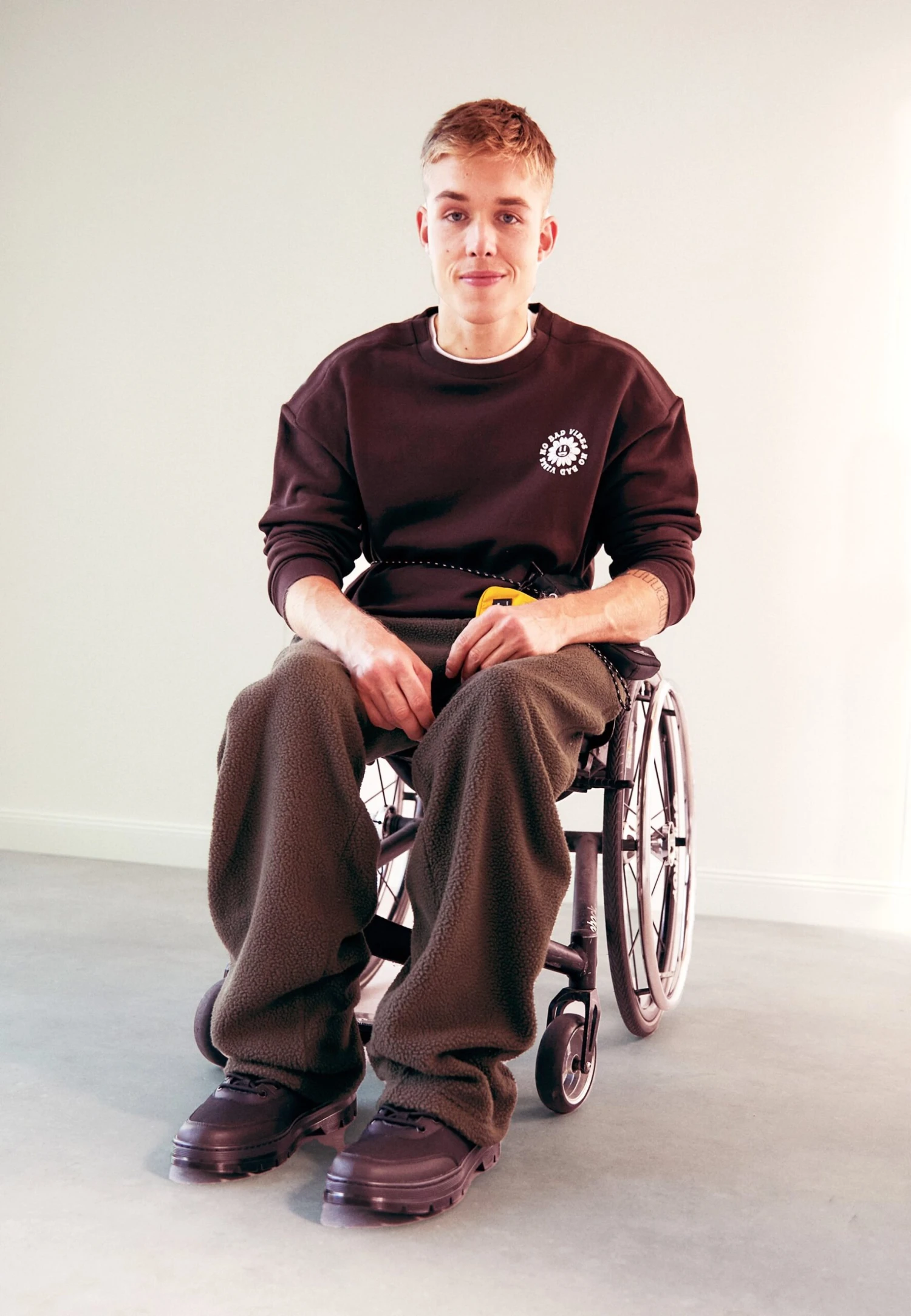 YOURTURN Unisex - Sweatshirt - Dark Brown 4 YOURTURN Unisex - Sweatshirt - Dark Brown - Image 2