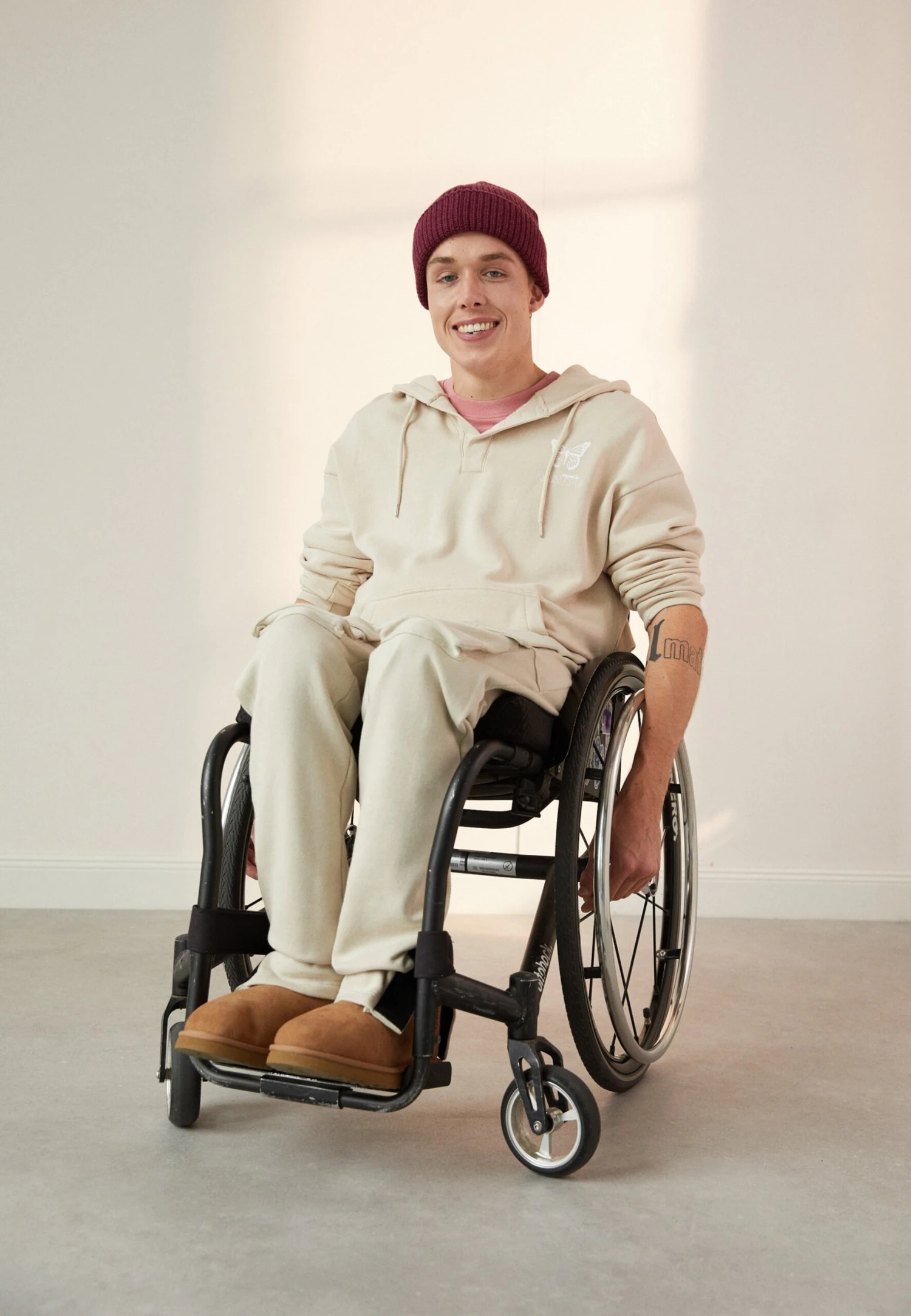 YOURTURN Tracksuit Bottoms - Beige 4 YOURTURN Tracksuit Bottoms - Beige - Image 2