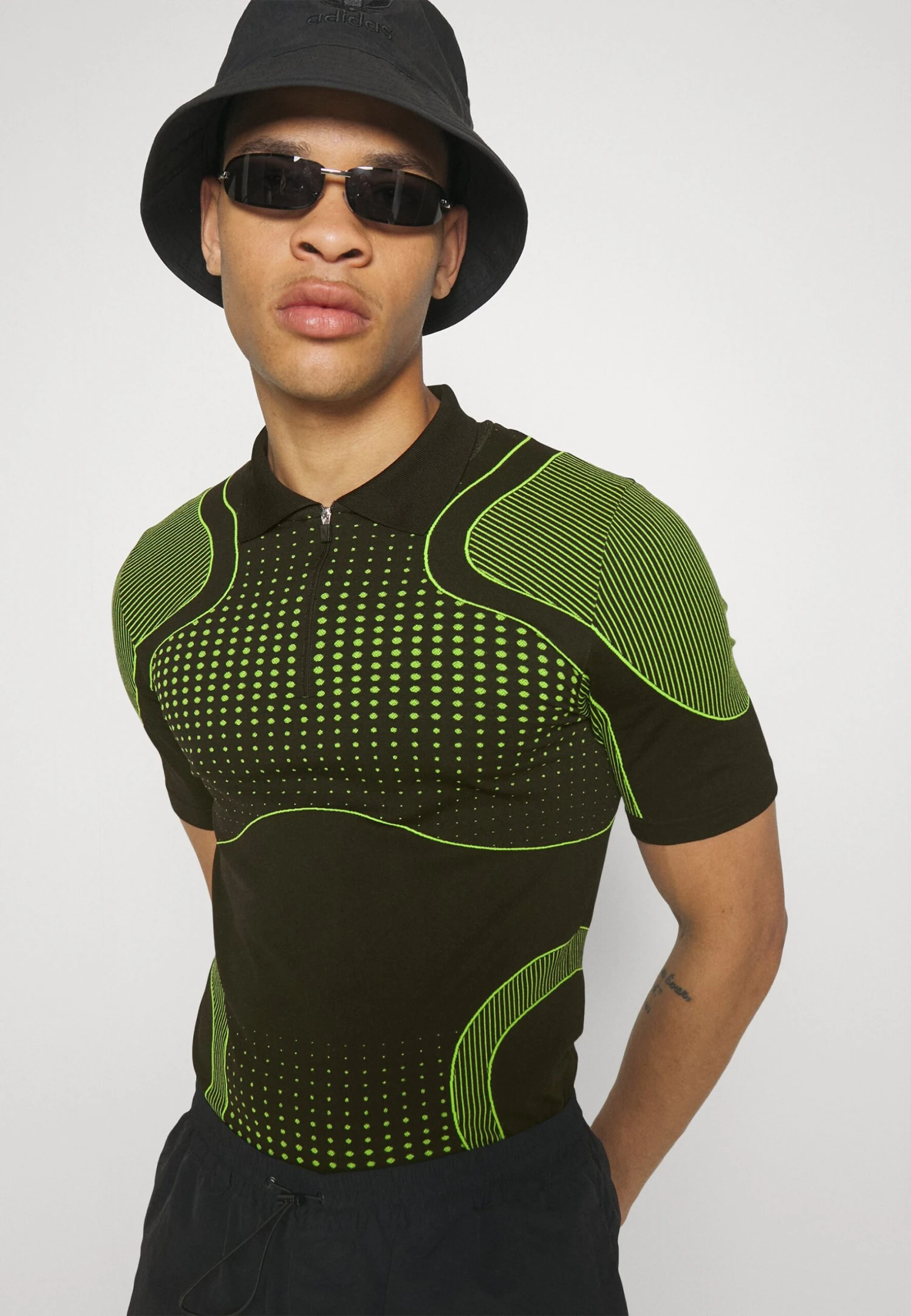 YOURTURN Unisex - Polo Shirt - Black/Green 6 YOURTURN Unisex - Polo Shirt - Black/Green - Image 4