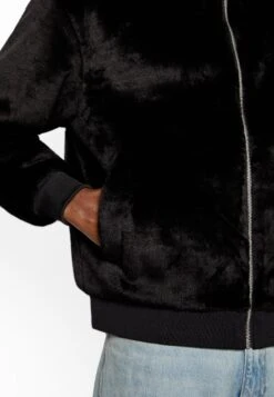 YOURTURN Winter Jacket - Black -Yourturn bd2c7c34dcc94e1bb50e04c04c1e2f8a