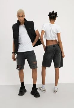 YOURTURN Unisex - Denim Shorts - Black -Yourturn cb0e8a238396470b9ff5ebb0b55a6e08