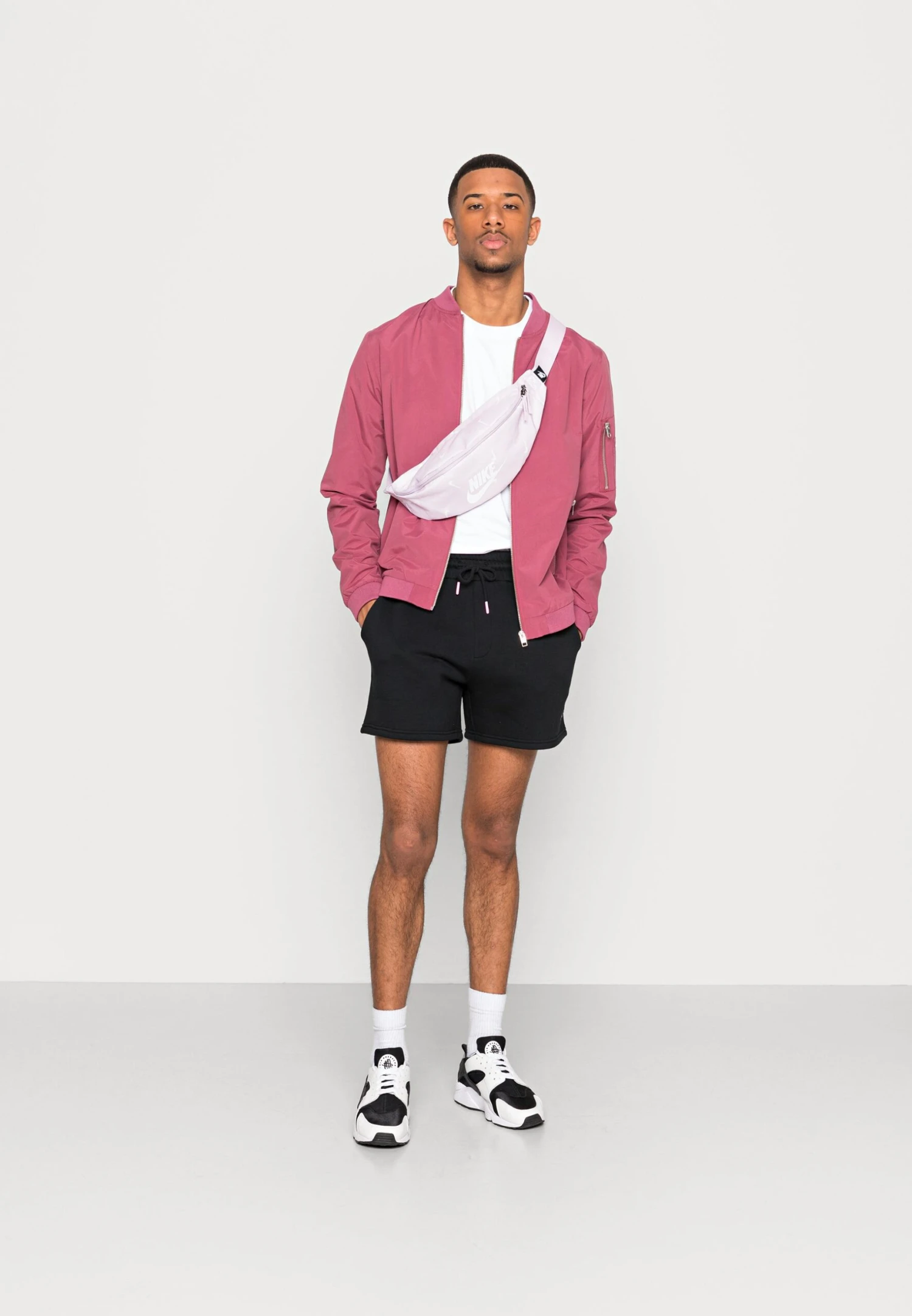 YOURTURN Basic Unisex - Shorts - Black 4 YOURTURN Basic Unisex - Shorts - Black - Image 2