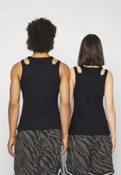 YOURTURN Unisex - Top - Black 10 YOURTURN Unisex - Top - Black -Yourturn d3ecaa56fb9d468299759176d703075b