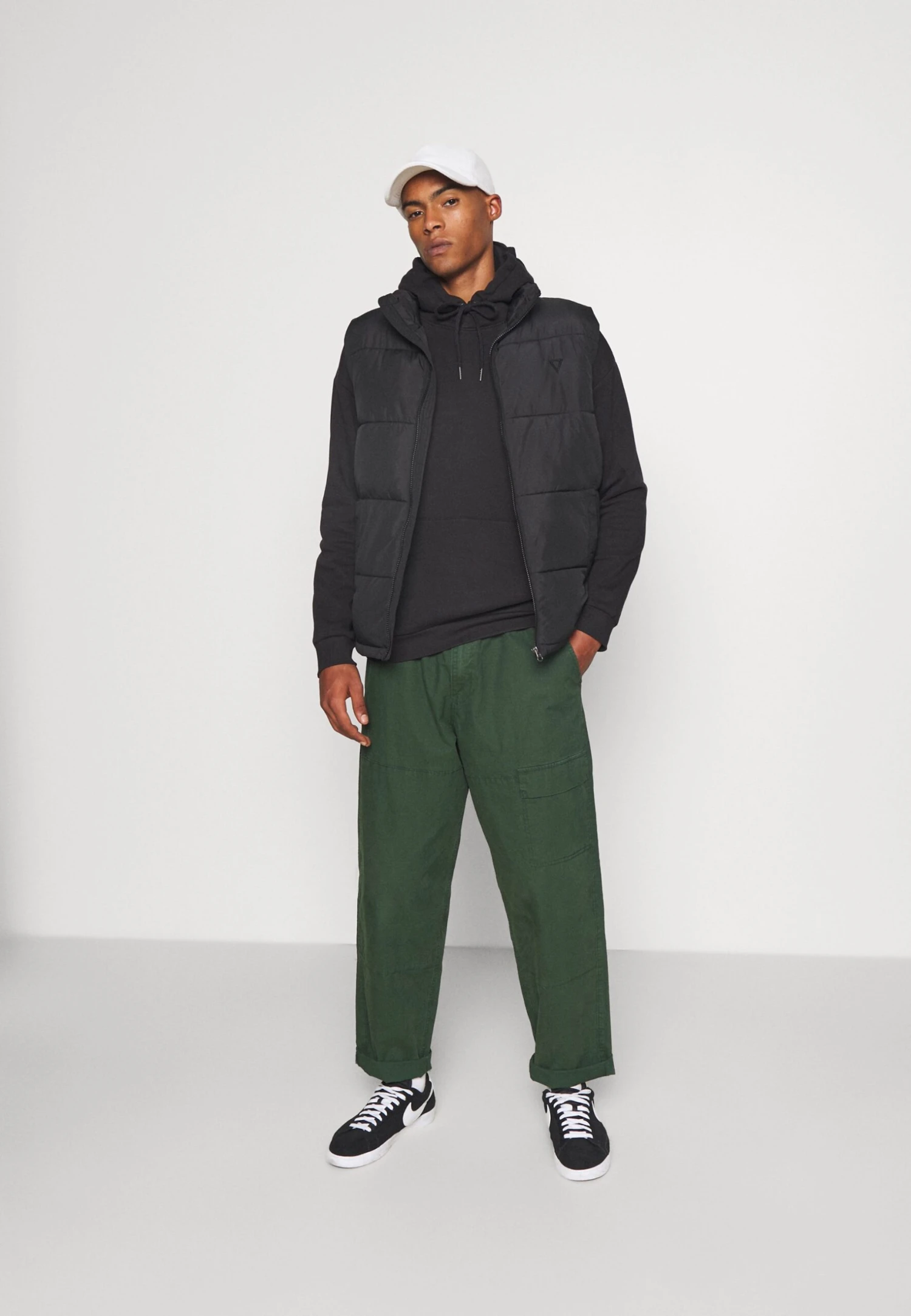 YOURTURN Puffer Vest Unisex - Waistcoat - Black 4 YOURTURN Puffer Vest Unisex - Waistcoat - Black - Image 2