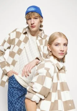 YOURTURN Unisex - Button-Down Blouse - Beige 11 YOURTURN Unisex - Button-Down Blouse - Beige -Yourturn e8298cc70cf9453ea6c2206da9d11c42