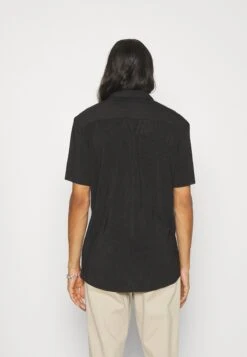 YOURTURN Plisse Shirt Unisex - Shirt - Black 10 YOURTURN Plisse Shirt Unisex - Shirt - Black -Yourturn f669a991e42c4ea187536b79575d26d9
