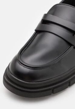 YOURTURN Slip-Ons - Black 13 YOURTURN Slip-Ons - Black -Yourturn fbe1d69ec73d424097583e846261fdbb